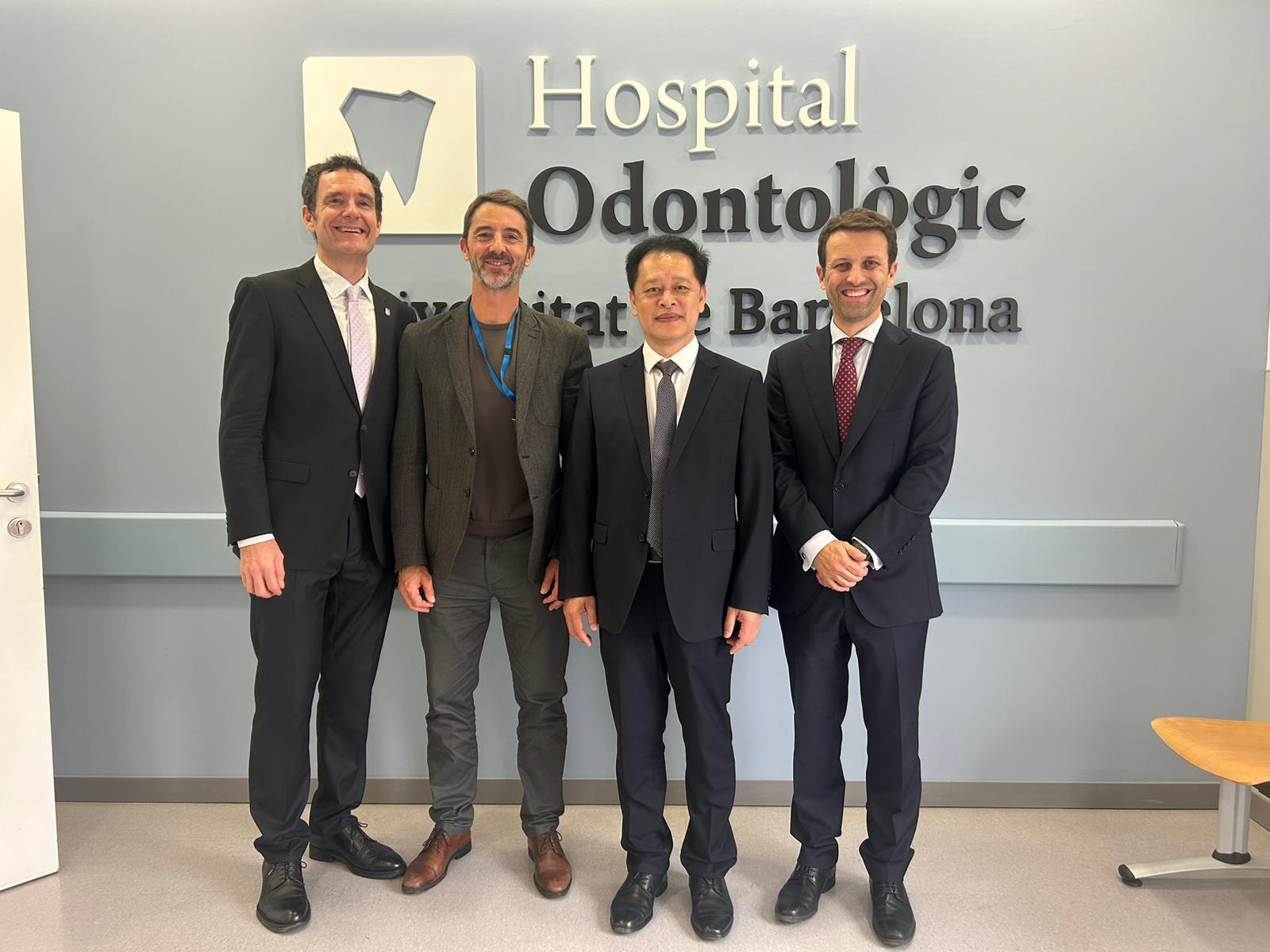Visita institucional del Guanxi Medical University College of Stomatology de Xina.