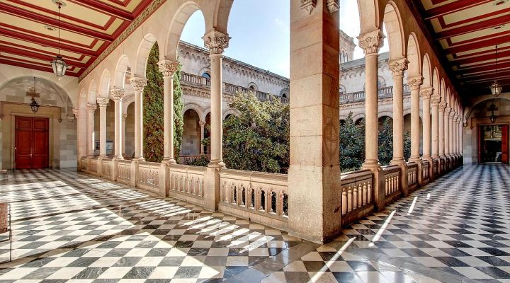 La UB, referent mundial en educació i recerca, segons els rànquings QS i Scimago 2025.